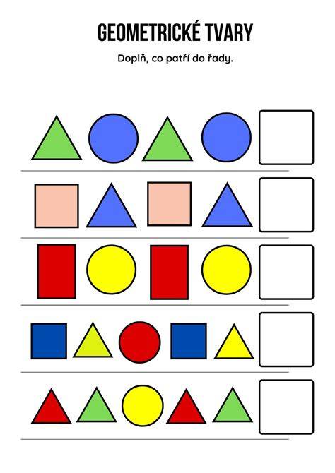 geometrické tvary živého plotu s provazy a formami