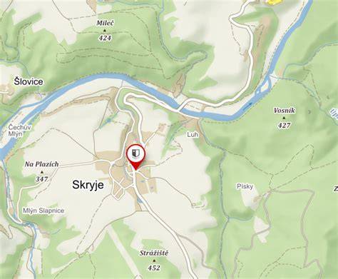 obec Skryje a jezírka v krajině
